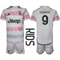 Fotbalové Dres Juventus Dusan Vlahovic #9 Dětské Venkovní 2023-24 Krátký Rukáv (+ trenýrky)